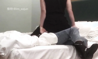 Master XX Jun bergaul dengan pelajar perempuan yang merajuk dan kemudian meniduri jurulatih kecergasan dengan kuasa tembakan hebat dan dialog sebenar