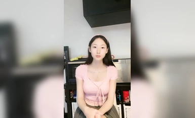 นักเรียน น้องสาว masturbates กับ อุปกรณ์ประกอบฉาก 3