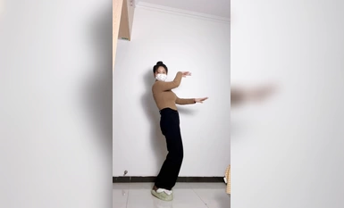 Youthful, fair, round, extremely fine natural boobs, bee waist, fat buttocks, net red, small steel gun [WANLISTEN] high-priced private shoots ~ nude dance in disguise Ziwei (8)