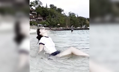 เจ้าแม่ตัวท็อปที่มีรัศมีเป็นของตัวเอง - ภาพเที่ยวเกาะไทยล่าสุดของเจ้าแม่อาจู เดือนเมษายน