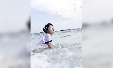 เจ้าแม่ตัวท็อปที่มีรัศมีเป็นของตัวเอง - ภาพเที่ยวเกาะไทยล่าสุดของเจ้าแม่อาจู เดือนเมษายน