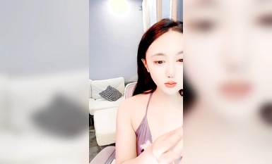 綠播轉黃播~極品顏值【okk】白虎逼 全身尤物完美~直接擼了，黑絲美乳配上無毛粉逼，愛了 (1)