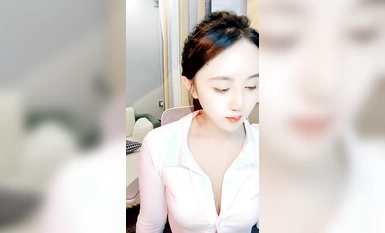 綠播轉黃播~極品顏值【okk】白虎逼 全身尤物完美~直接擼了，黑絲美乳配上無毛粉逼，愛了 (12)