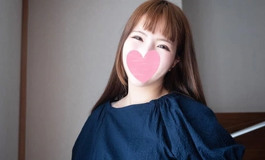 事實上，她是一個真正的蕩婦，快樂地舔著她叔叔的骯髒肛門。