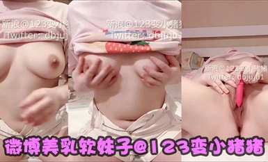 Weibo gadis lembut berpayudara cantik @123 bertukar menjadi gadis piggy di sebelah