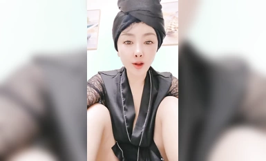 我擦， 好大，好圓，好白，【御品大密】，美女露臉，這胸純天然，極品水蜜桃，陰毛濃密騷逼水汪汪 (2)