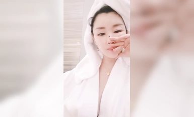 ฉันเช็ดมัน มันใหญ่มาก กลมมาก ขาวมาก [ปรมาจารย์อิมพีเรียล] ความงามเผยให้เห็นใบหน้าของเธอ หน้าอกของเธอเป็นธรรมชาติ ลูกพีชชั้นยอด ขนหัวหน่าวของเธอหนา และหีของเธอมีน้ำ (3)