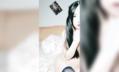 Kecantikan sekolah baru berada di laut, [adik Luoluo yang berusia 18 tahun], wow, angka dan payudara ini sukar dipercayai (1)