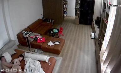 แฮกเกอร์เจาะกล้องเครือข่ายในบ้านและแอบถ่ายพี่ชายของฉันและภรรยาที่สวยงามผอมเพรียวของเขาในตำแหน่งต่างๆ ระหว่างมีเซ็กส์ในตอนเช้า คร่ำครวญ และสัมผัส