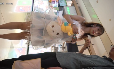 YC商場抄底穿公主裙甜美校花妹 淺藍內前面透視兩側漏毛有濕痕