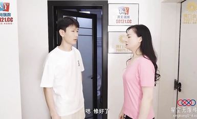 스타 미디어 XKG177 건방진 시어머니가 딸의 남자 친구를 자신의 의지에 반하여 밀어 붙입니다.