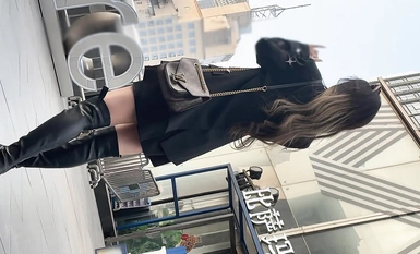 大神街頭偷拍 美女裙底風光UR級！極品氣質長筒靴女神超長時間CD