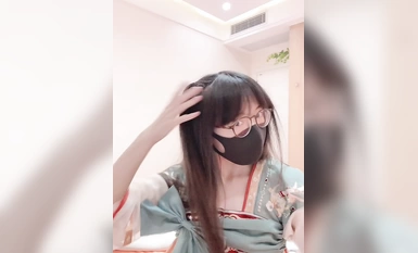 [Phát sóng trực tiếp] Bộ sưu tập mới nhất của cô gái đeo kính oi bức làm đủ mọi cách để trở nên gợi cảm (14)