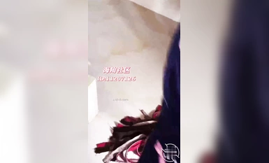 我和媽媽真實亂倫，強干硬上來打掃衛生的媽媽，有字幕對白強迫吞精