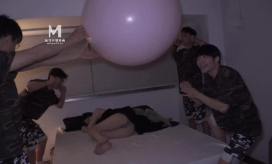 突襲女優家EP15性愛篇灼熱的精液 (2)