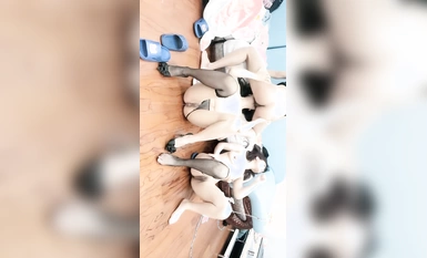 계집애 둘! 두 명의 작은 계집애가 자지를 핥기 위해 서둘러 엉덩이를 들고 있습니다! 후방 삽입 섹스, 하단 삽입, 마지막 키링의 회전 출력, 매우 외설적인 장면입니다.