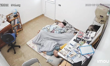 6.3 해커, 가정용 카메라를 해킹하다 점심시간에 화장실에서 돌아온 며느리가 남편이 바지를 내리고 옆에서 자고 있는 아들을 죽은 개처럼 성교하는 장면이 포착됐다.