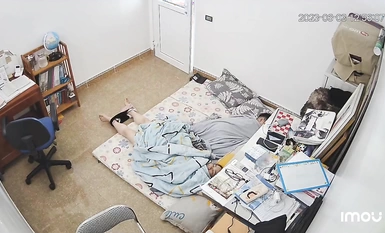 6.3 해커, 가정용 카메라를 해킹하다 점심시간에 화장실에서 돌아온 며느리가 남편이 바지를 내리고 옆에서 자고 있는 아들을 죽은 개처럼 성교하는 장면이 포착됐다.