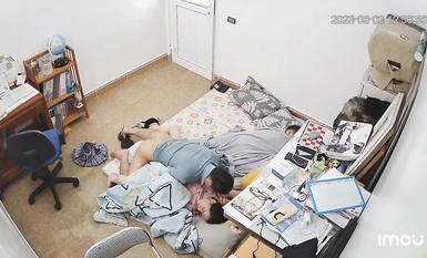 6.3 해커, 가정용 카메라를 해킹하다 점심시간에 화장실에서 돌아온 며느리가 남편이 바지를 내리고 옆에서 자고 있는 아들을 죽은 개처럼 성교하는 장면이 포착됐다.