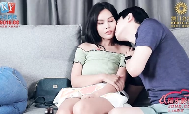 Jingdong Pictures JDBC064 Binastos ang isang magandang exotic na babae habang ang kanyang kaibigan ay lasing