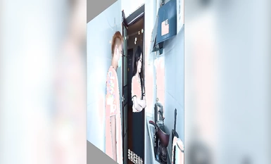 스타 미디어 XKG181은 사랑하는 여신이 다른 사람의 가랑이에서 신음하는 모습을 지켜보고 있습니다.