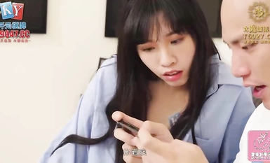 蜜桃傳媒PMC451變態大叔強上濕身女學生