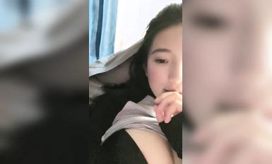 大二學生妹！美女宿舍玩誘惑！頂級身材，一線天饅頭B，掏出豪乳超柔軟，肥美騷穴對著鏡頭，揉搓極品美穴