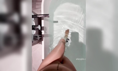 推特上海乾練短發氣質美女姐姐【未央】收費群福利~騷婊無時無刻不在放騷~紫薇噴水露出百合超級帶感 (2)