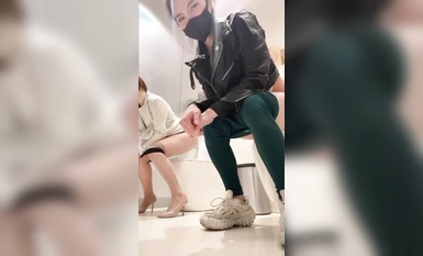 Twitter น้องสาวคนสวยผมสั้นและสง่างามของเซี่ยงไฮ้ [Weiyang] สวัสดิการกลุ่มที่จ่ายเงิน ~ ผู้หญิงเลวมักจะอวด ~ Ziwei สเปรย์น้ำเพื่อเผยให้เห็นลิลลี่สุดเซ็กซี่ (8)