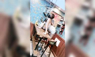 青春無敵 身材纖細極品長腿氣質女神小姐姐【丁丁妹妹】私拍~脫衣裸舞誘惑騷叫自摸吃雞巴頂上 (6)