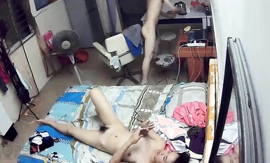 監控破解年輕小伙在家裡干白白嫩嫩的美女老婆