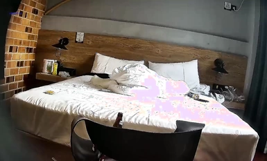 2023-7-2流出酒店偷拍❤️大學生網友一夜情音樂系豐滿女生和瘦猴男打牌喝酒啪啪啪情節有趣