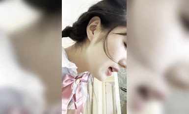 Kebocoran terbaru menunjukkan bahawa model profesional Hanfu ▌Huan'er▌, seorang selebriti Internet yang mempunyai jutaan peminat, tulen dan cantik Dia melancap seperti jalang dan mendedahkan pukinya yang seksi dan meletup di dalam.