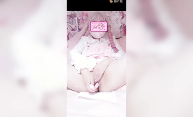 สาวน่ารักโลลิต้าช่วยตัวเอง