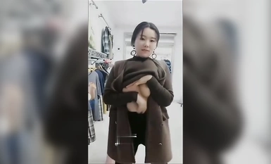 『吃瓜』河北邢台任县金环市场 服装店老板娘大跳脱衣舞吸引顾客！