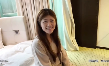 神ファットタイガーは、美しい若い女性の教師として7つまたは8つのボーイフレンドと戦うために重いお金デート鏡全体の露出した顔の終わりに魂のこもった喘ぎ声のすべての種類のオーガズムの顔の中のショットの対話は非常にエキサイティングです！