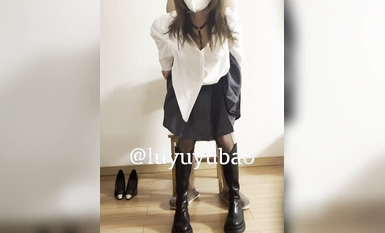 【綠帽淫妻❤️極品重磅】仙女老婆『Lyuyu』最新高價付費群定製私拍 分享極品黑絲淫妻 群交輪著隨便操  (2)