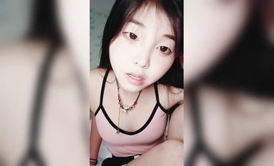 清純顏值妹妹！和漂亮閨蜜一起！雙女舌吻調情，翹起屁股看嫩穴，白絲極品美腿，掰穴展示很緊致