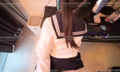 【推特萌妹❤️極品啪啪】雙馬尾清純少女『軟萌兔兔醬』最新劇情《陪玩的失身日記》忘穿內褲發現後下葯迷操