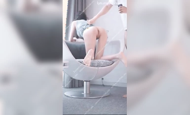 ✨冷艷嬌妻後媽裙✨極品火辣身材小騷貨 真空赴約偷情 翹起美臀後入 清純靚麗的外表下有一顆淫盪的心 瘋狂榨精