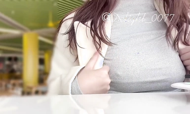 身材頗佳的反差小可愛，干凈的白虎私處敏感多汁，手中道具眾多，甚至還有不少幻龍，solo時腦中充滿了淫盪小劇場，已經自我解鎖了三洞 (18)