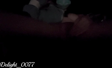 清楚でジューシーな白いアソコ、手にはたくさんの小道具、そして数匹の幻のドラゴンを持つ、均整のとれた対照的なキュートな彼女は、ソロになると頭の中が変態小劇場でいっぱいになり、すでに3つの穴の鍵を開けている（19）。