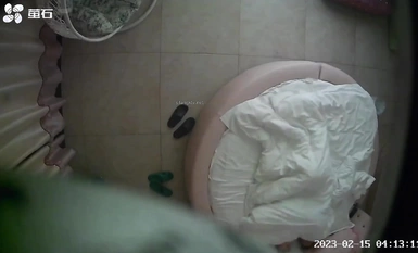 Tayangan perdana Taiwan [Fluorstone Cloud] Pasangan di sebuah hotel bilik tidur bulat merah jambu berhampiran pelajar kolej (14)