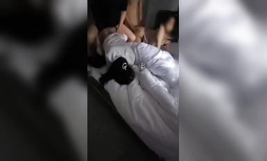 《極品反差淫妻泄密》真實騷妻居家轟趴無套內射刷鍋第一人！推特頂級綠帽奴GXB私拍調教啪啪3P美臀粉屄真不錯完結2 (4)