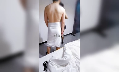 "The Ultimate Contrast of the Dirty Wife's Secrets" Ang tunay na hotwife ang unang taong nakipagtalik sa bahay na walang condom at creampie! Ang nangungunang cuckold na alipin ng Twitter na si GXB ay pribadong nag-shoot, nagsasanay at nakiki