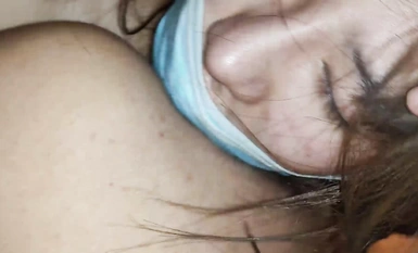 八月重磅福利私房售價180大洋MJ大神雙人組強制捂七迷玩90後灰絲白虎人妻高清完整版 (4)