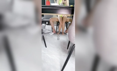 《極品反差淫妻泄密》真實騷妻居家轟趴無套內射刷鍋第一人！推特頂級綠帽奴GXB私拍調教啪啪3P美臀粉屄真不錯完結2 (38)