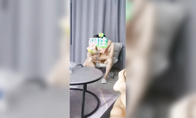 《極品反差淫妻泄密》真實騷妻居家轟趴無套內射刷鍋第一人！推特頂級綠帽奴GXB私拍調教啪啪3P美臀粉屄真不錯完結2 (38)