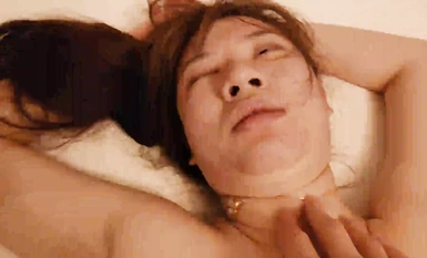 八月重磅福利私房售價180大洋MJ大神雙人組強制捂七迷玩90後灰絲白虎人妻高清完整版2 (1)