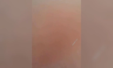 "การรั่วไหลของความคมชัดของนักเรียนผู้บริสุทธิ์" เด็กผู้หญิงที่สวมแว่นตาในโรงเรียนนั้นบริสุทธิ์และตระการตา เจ้าของการเงินดูแลหน้าอกที่อ่อนโยนของเธอโดยสวมจุกนม ไมร์เทิลเครปของเธอถูกเปิดเผย และแตดของเธอก็ใหญ่มากจนกลายเป็นผู้หญิงเลวใน วัยหนุ่มสาว (3